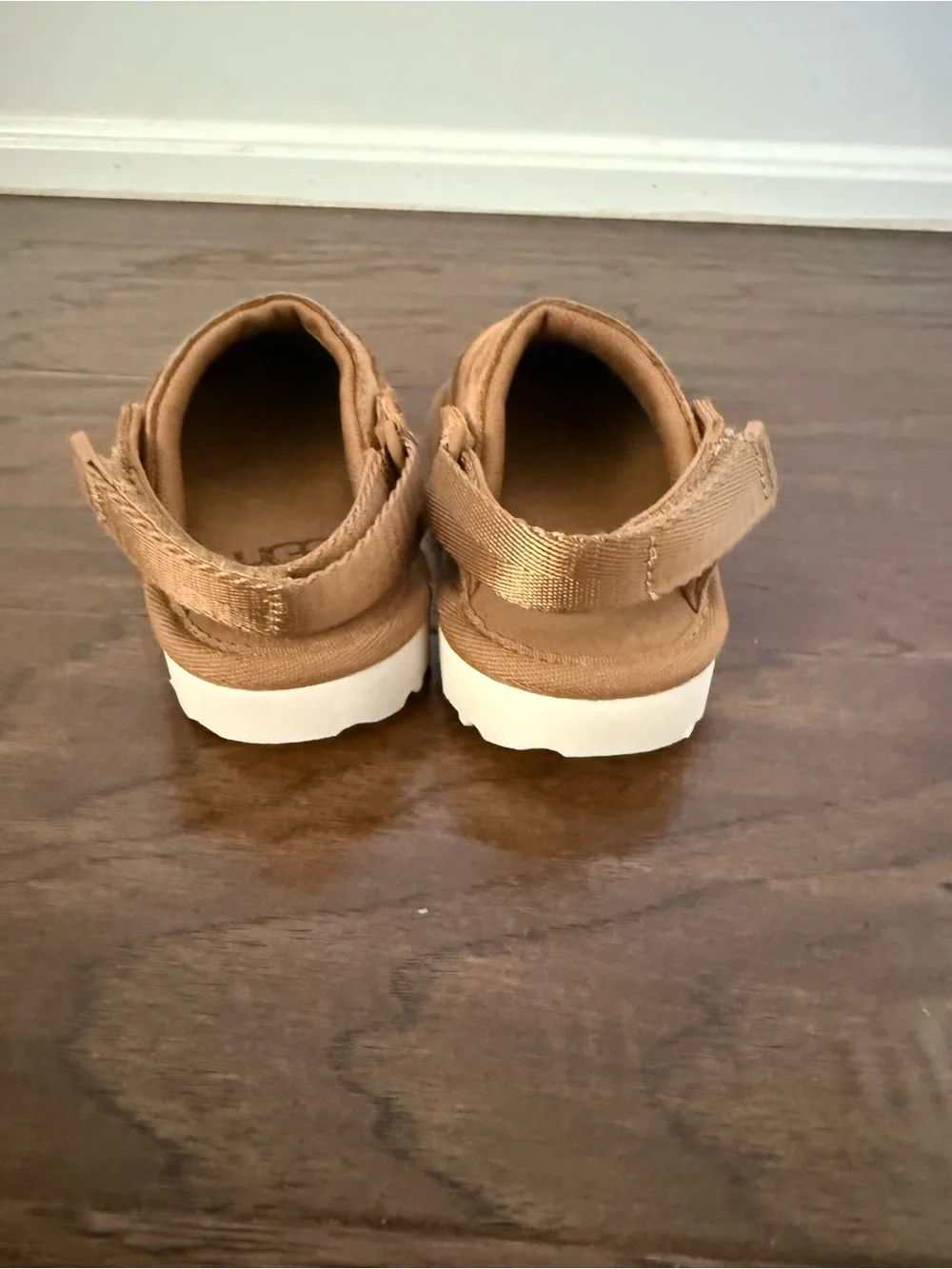 UGG Goldenstar Clogs In Chestnut Brown Kids Size 6 Toddler